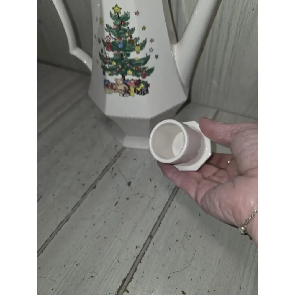 NIKKO CHRISTMASTIME bone china Coffee Pot Happy Holidays Christmas Tree Japan